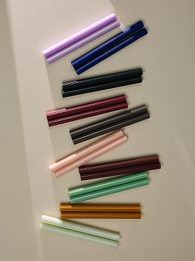 картинка Набор из двух свечей цвета лаванды из коллекции Edge от магазина Tkano