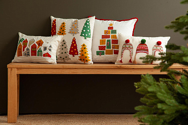 картинка Чехол на подушку Gifts season из коллекции New Year Essential, 45х45 см от магазина Tkano