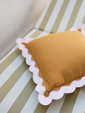 картинка Чехол на подушку с контрастным кантом розового цвета из коллекции Trendy Ruffles, 40х40 см от магазина Tkano