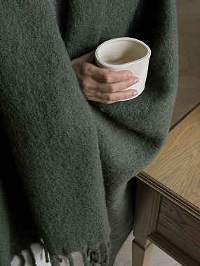 картинка Плед мохеровый хвойно-зеленого цвета из коллекции Essential от магазина Tkano