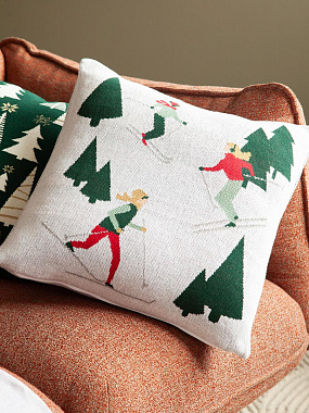 картинка Подушка вязаная с новогодним рисунком Let's Ski из коллекции New Year Essential, 45x45 см от магазина Tkano