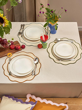 картинка Салфетка под приборы Anemone из коллекции Trendy Ruffles, Ø38 см, оливковый от магазина Tkano