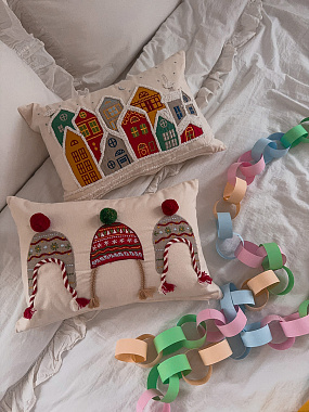 картинка Чехол на подушку Snowy Village из коллекции New Year Essential, 30х45 см от магазина Tkano