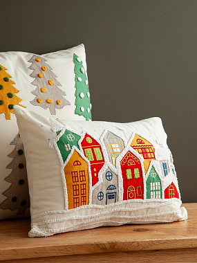 картинка Чехол на подушку Snowy Village из коллекции New Year Essential, 30х45 см от магазина Tkano