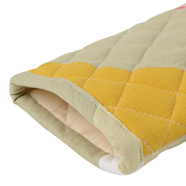 картинка Прихватка-варежка из хлопка горчичного цвета с авторским принтом из коллекции Freak Fruit от магазина Tkano