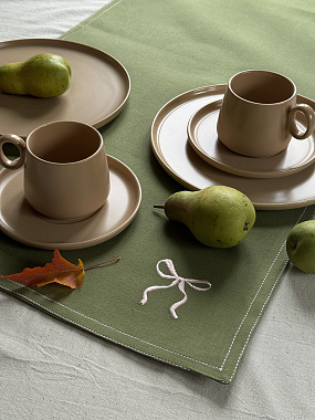 картинка Дорожка на стол Fancy Bows оливкового цвета из коллекции Essential, 45x150 см от магазина Tkano