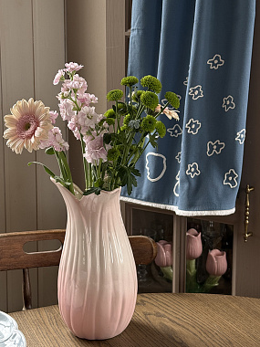 картинка Ваза Petal нежно-розового цвета из коллекции Blossom от магазина Tkano