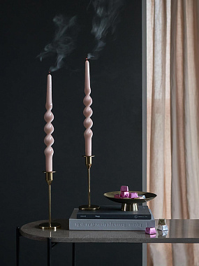 картинка Набор из двух свечей цвета пыльной розы из коллекции Essential от магазина Tkano