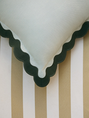 картинка Чехол на подушку с контрастным кантом зеленого цвета из коллекции Trendy Ruffles, 40х40 см от магазина Tkano