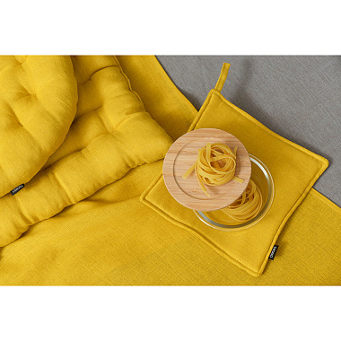 картинка Прихватка из стираного льна горчичного цвета из коллекции Essential от магазина Tkano