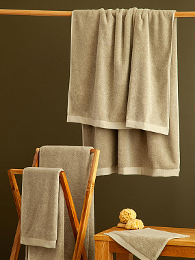 картинка Полотенце банное бежево-серого цвета из коллекции Essential от магазина Tkano