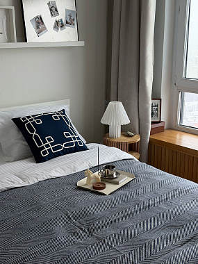 картинка Плед из шерсти мериноса темно-синего цвета из коллекции Essential от магазина Tkano