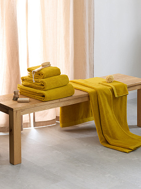 картинка Полотенце банное цвета охры из коллекции Essential от магазина Tkano