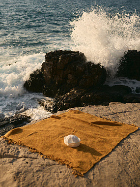 картинка Плед из шерсти цвета охры из коллекции Essential от магазина Tkano