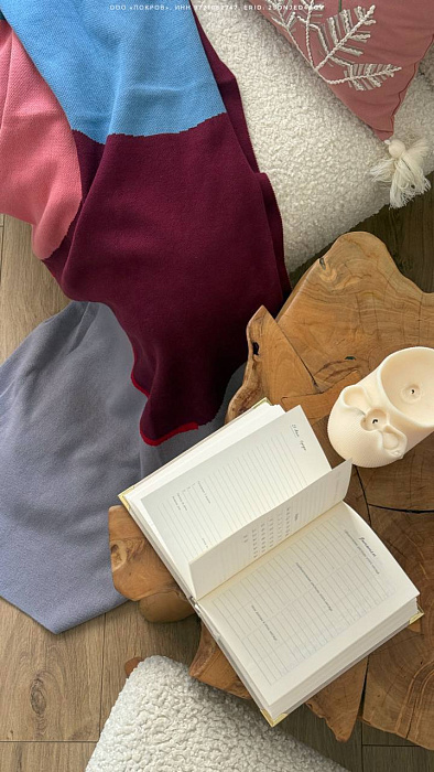 Добавляю в интерьер красок. Сама от себя не ожидала. Но мне невероятно уютно, мое солнце подсвечивает эти цветные пятна и создает весну. Мои любимые новинки от бренда Tkano