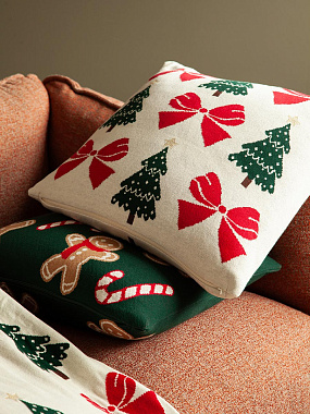 картинка Подушка вязаная с новогодним рисунком Christmas Bows из коллекции New Year Essential от магазина Tkano
