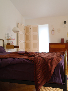 картинка Плед из хлопка жемчужной вязки терракотового цвета из коллекции Essential от магазина Tkano