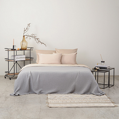 картинка Набор из двух наволочек из сатина бежевого цвета из коллекции Essential от магазина Tkano